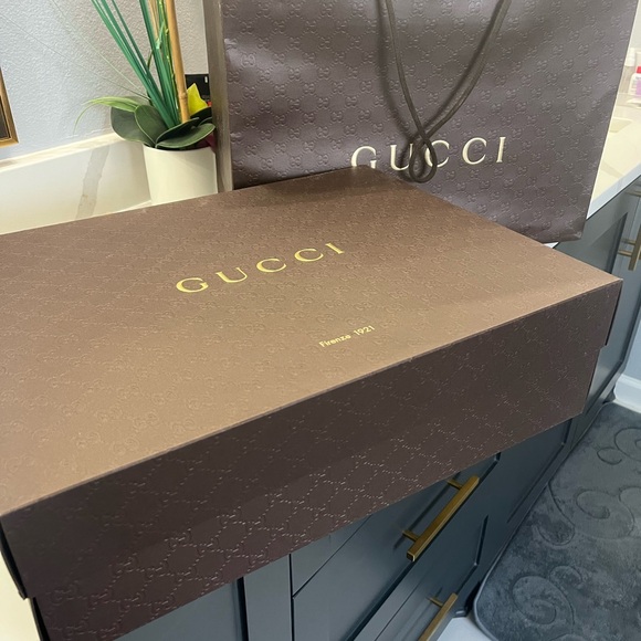 Classic Gucci Suede Leather Soho Medium in Taupe color. - Picture 16 of 16